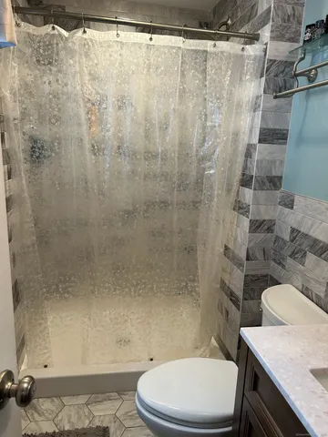 $585,000 | 15 Oxford Lane, Cromwell, CT 06416