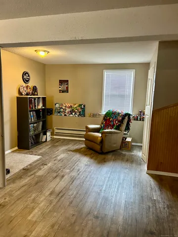 $585,000 | 15 Oxford Lane, Cromwell, CT 06416