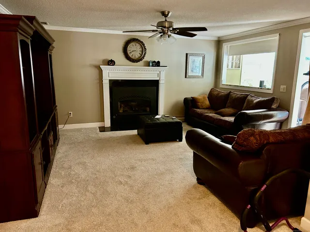 $585,000 | 15 Oxford Lane, Cromwell, CT 06416