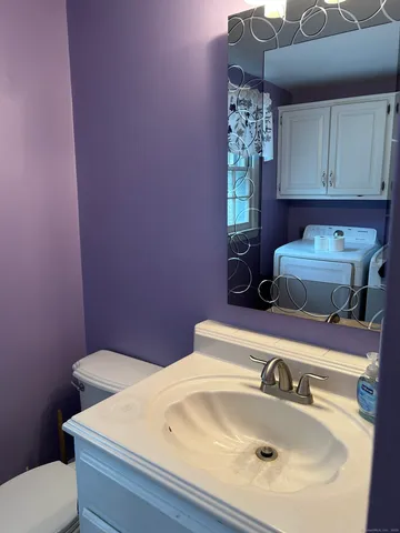 $585,000 | 15 Oxford Lane, Cromwell, CT 06416