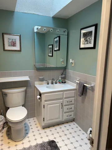 $585,000 | 15 Oxford Lane, Cromwell, CT 06416