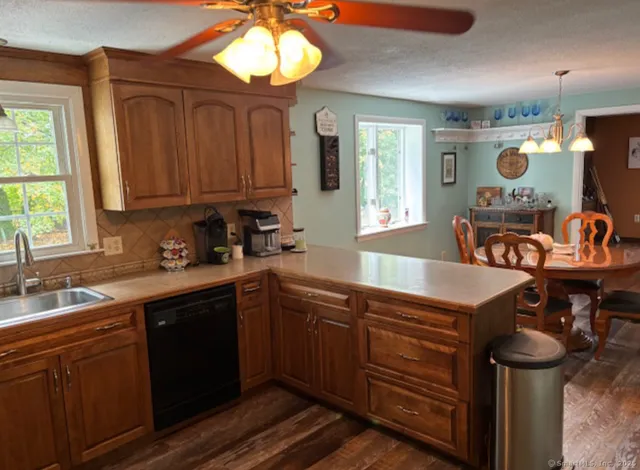 $585,000 | 15 Oxford Lane, Cromwell, CT 06416