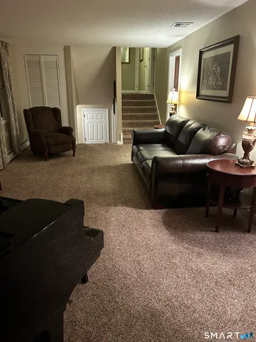 $585,000 | 15 Oxford Lane, Cromwell, CT 06416