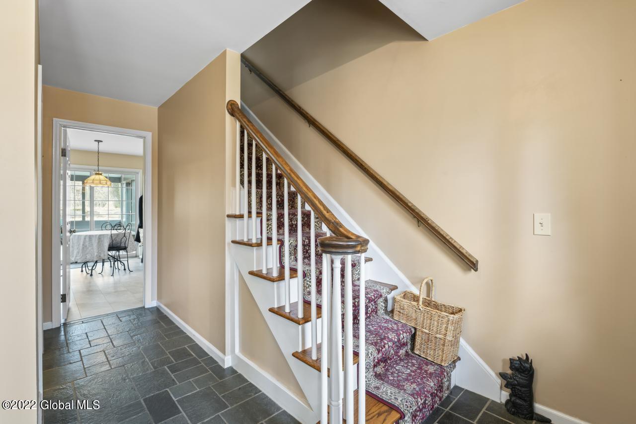 2262 Pine Ridge Road Schenectady, NY 12309 - Photo 5 of 27 Hommati.com-2262_Pine_Ridge_Rd_NY-03-31-