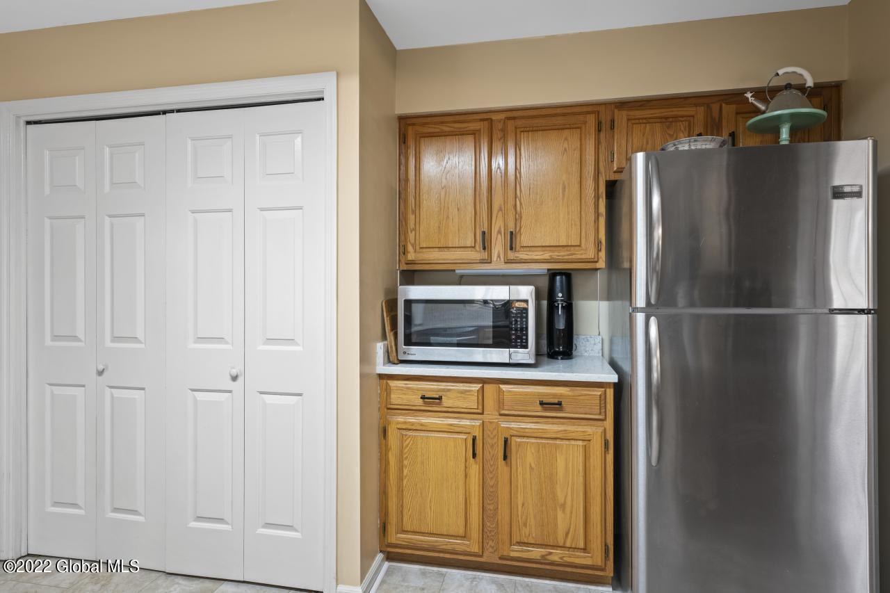 2262 Pine Ridge Road Schenectady, NY 12309 - Photo 8 of 27 Hommati.com-2262_Pine_Ridge_Rd_NY-03-31-
