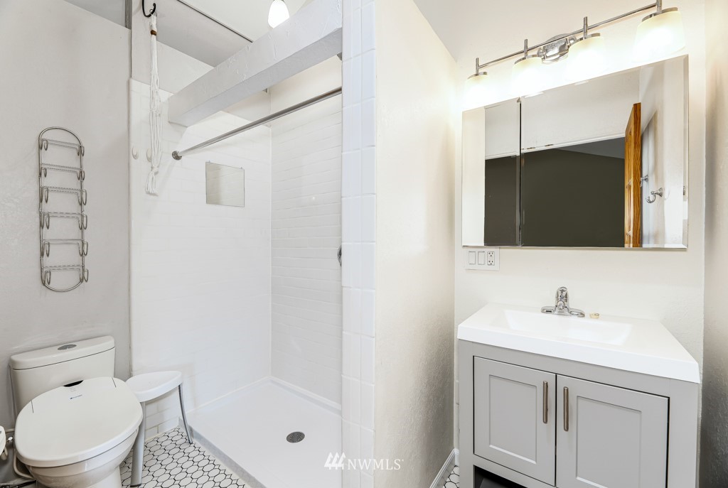 18315 6th Avenue Northwest Shoreline, WA 98177 - Photo 16 of 31