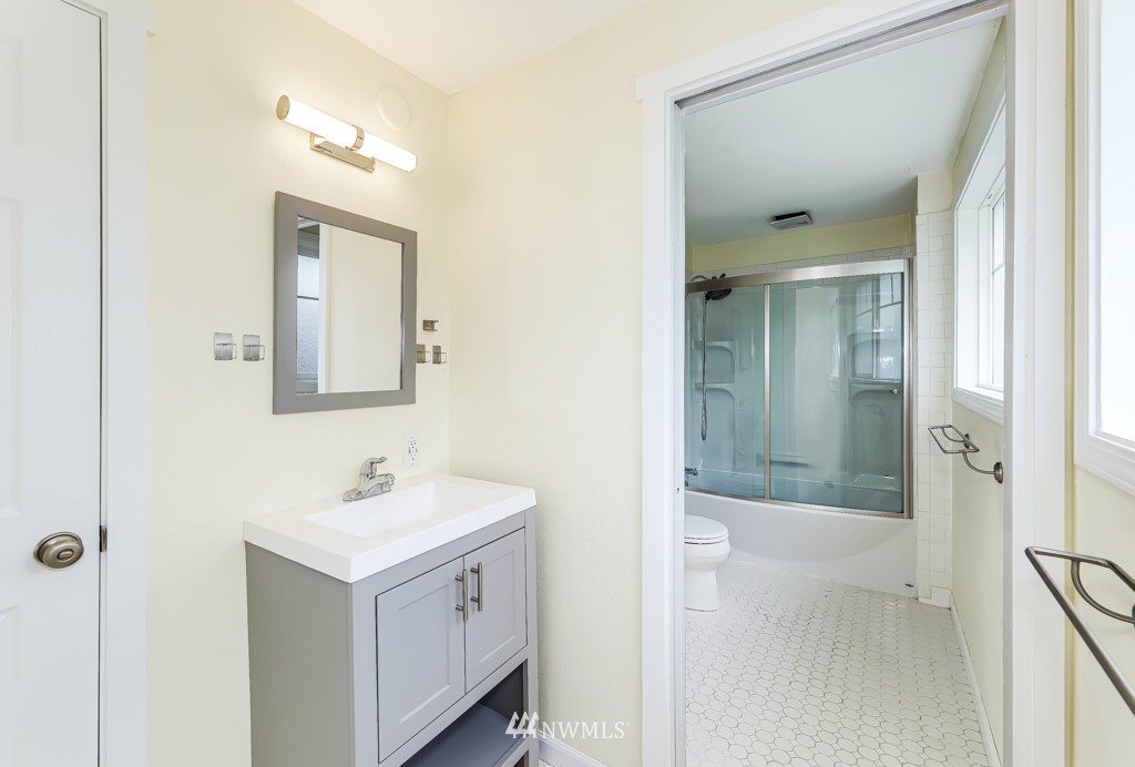 18315 6th Avenue Northwest Shoreline, WA 98177 - Photo 21 of 31