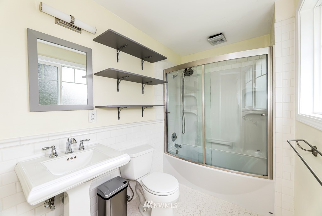 18315 6th Avenue Northwest Shoreline, WA 98177 - Photo 22 of 31