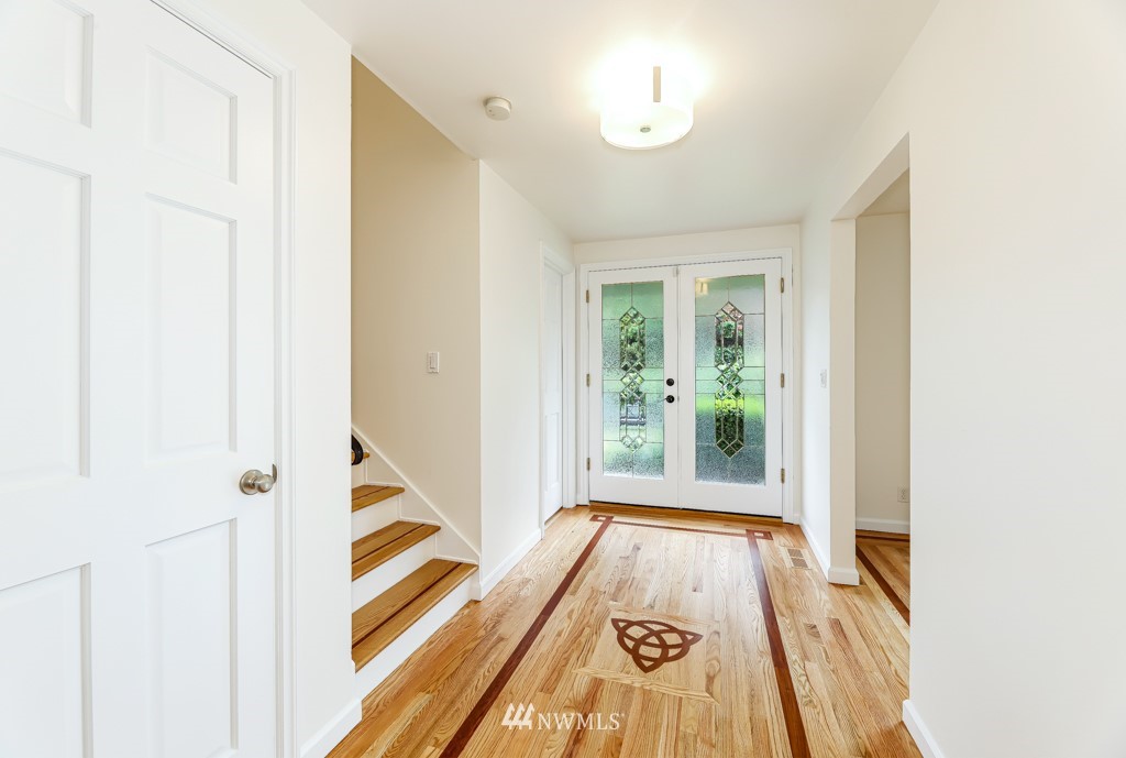 18315 6th Avenue Northwest Shoreline, WA 98177 - Photo 5 of 31