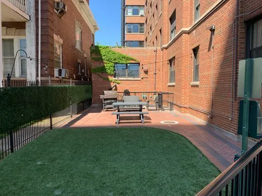 $1,961 | 5858 North Sheridan Road, Unit 402, Chicago, IL 60660