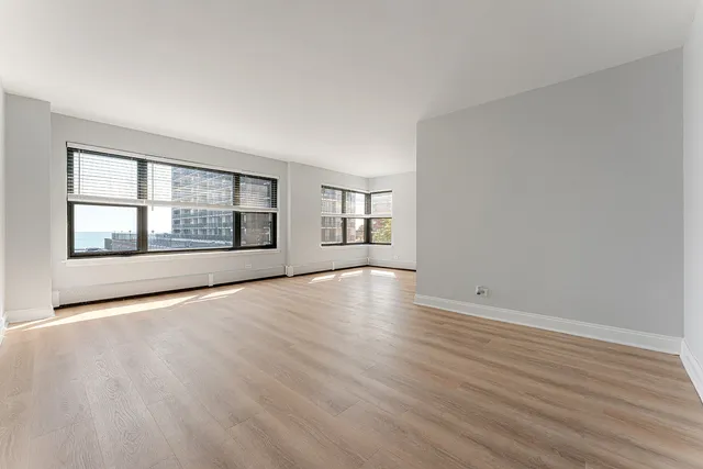 $1,961 | 5858 North Sheridan Road, Unit 402, Chicago, IL 60660