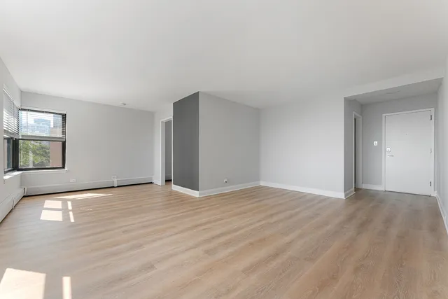 $1,961 | 5858 North Sheridan Road, Unit 402, Chicago, IL 60660