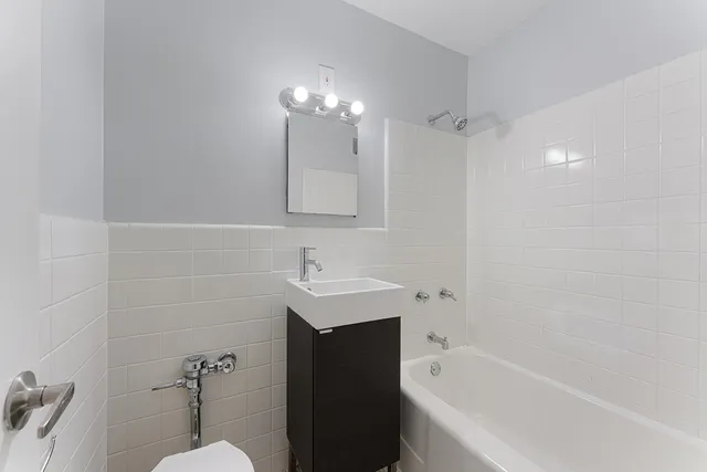 $1,961 | 5858 North Sheridan Road, Unit 402, Chicago, IL 60660
