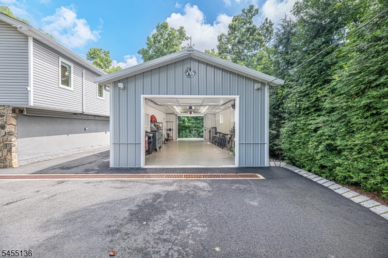 210 Wawayanda Road Vernon, NJ 07422 - Photo 4 of 28 Gallery Image 4
