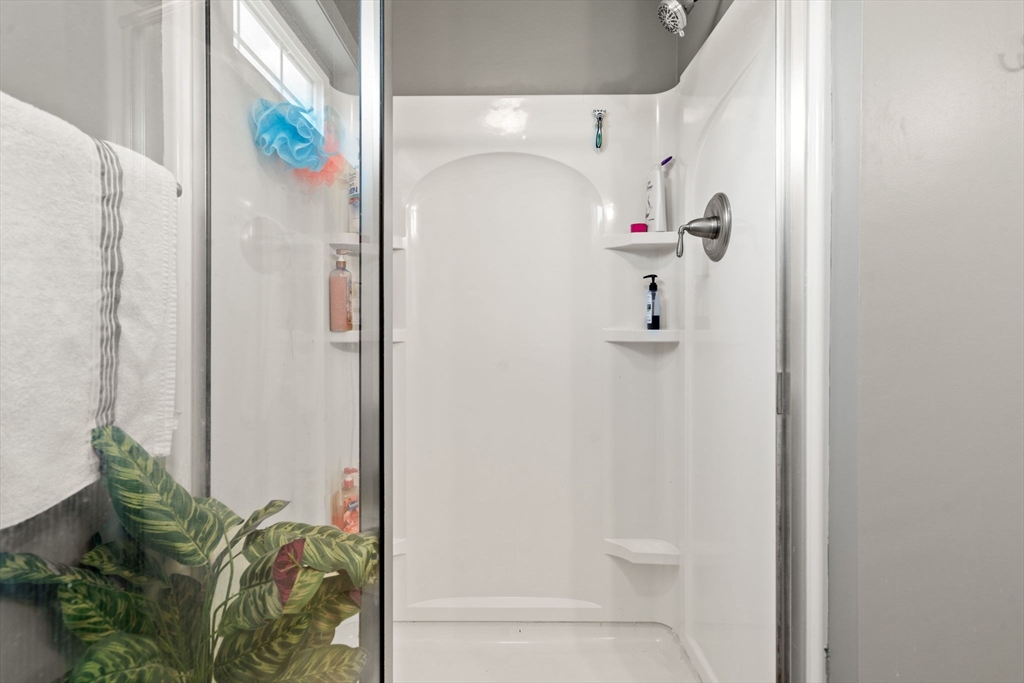 5 Comanche Circle, Unit 5 Haverhill, MA 01835 - Photo 17 of 29 a bathroom with a shower