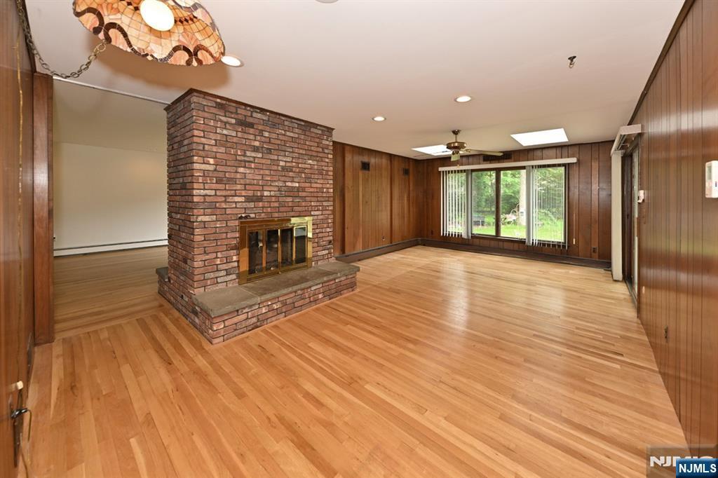 9 Lyncrest Drive Paramus, NJ 07652 - Photo 16 of 49