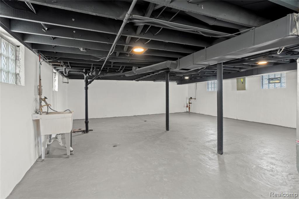 16656 Frazho Road Roseville, MI 48066 - Photo 29 of 41 Gallery Image 29