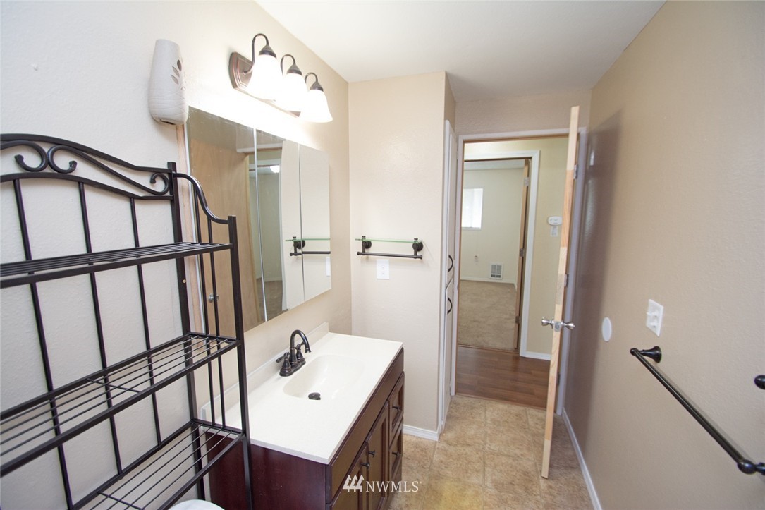 10131 Bridge Road Southeast Yelm, WA 98597 - Photo 9 of 14 Gallery Image 9
