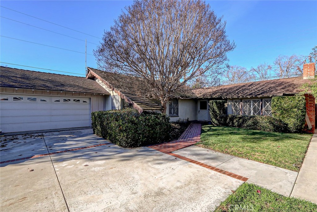 2861 Channing Way Rossmoor, CA 90720 - Photo 37 of 39 a view of a backyard with potted plants