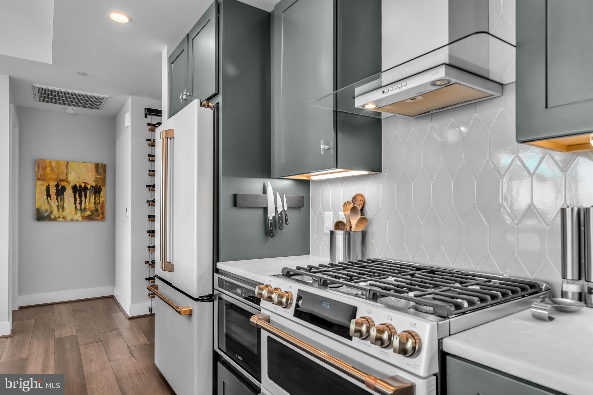 1300 4th Street Southeast, Unit PH2 Washington, DC 20003 - Photo 20 of 60 Gas double oven and range.