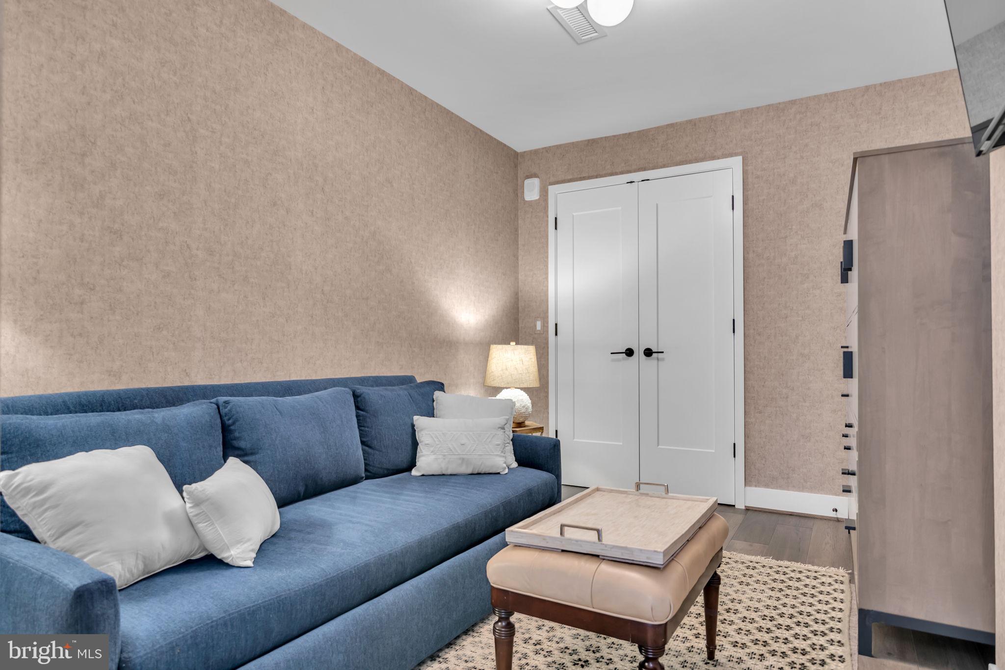 1300 4th Street Southeast, Unit PH2 Washington, DC 20003 - Photo 7 of 60 Sitting room or work nook area.