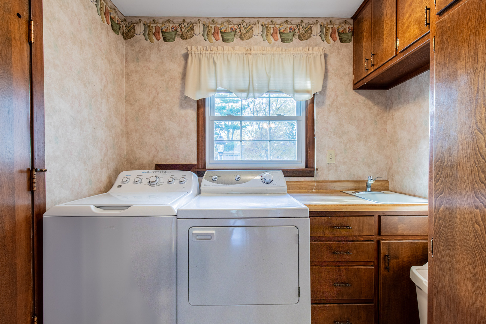 1403 Timothee Lane Mendota, IL 61342 - Photo 12 of 28 a utility room with dryer and washer