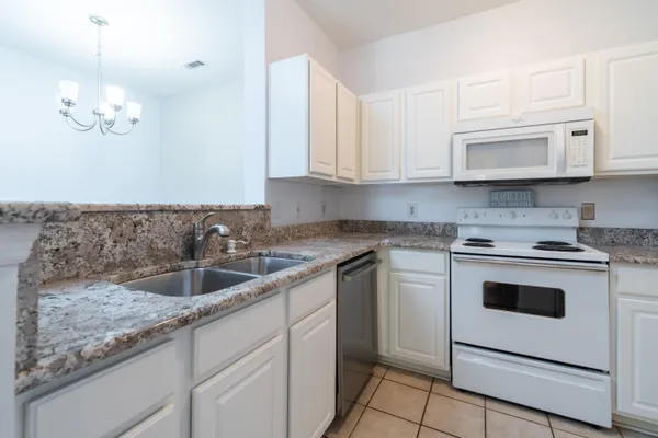 $2,750 | 1600 Long Grove Drive, Unit 121, Mount Pleasant, SC 29464