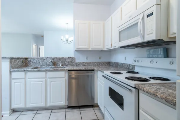 $2,750 | 1600 Long Grove Drive, Unit 121, Mount Pleasant, SC 29464