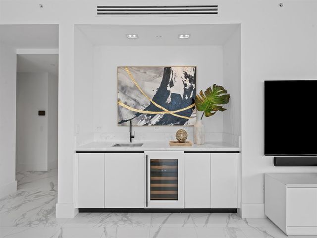 $3,495,000 | 160 Isle Of Venice Drive, Unit 301, Fort Lauderdale, FL 33301