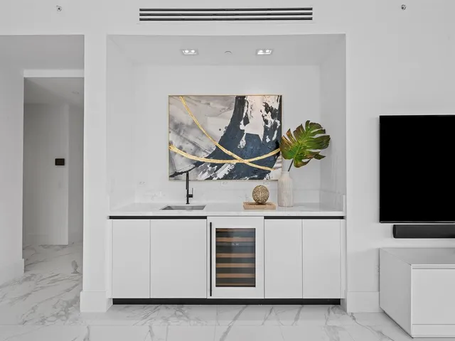 $3,595,000 | 160 Isle Of Venice Drive, Unit 301, Fort Lauderdale, FL 33301