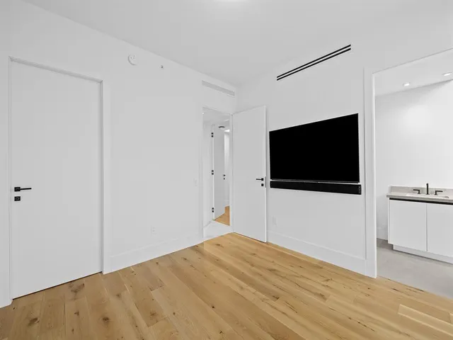 $3,595,000 | 160 Isle Of Venice Drive, Unit 301, Fort Lauderdale, FL 33301