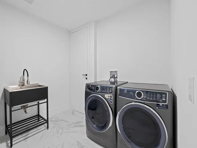 $3,595,000 | 160 Isle Of Venice Drive, Unit 301, Fort Lauderdale, FL 33301