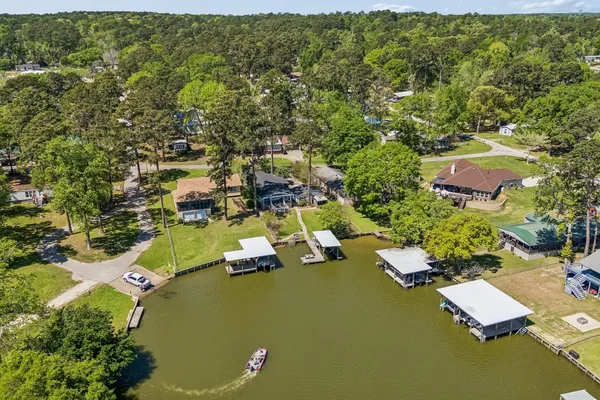 $175,000 | 152 West Oak Shadows, Onalaska, TX 77360