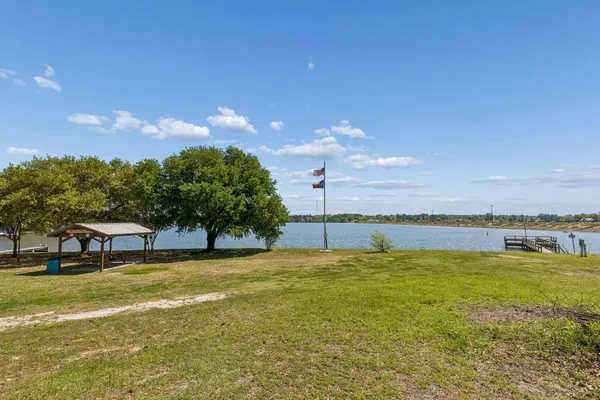 $175,000 | 152 West Oak Shadows, Onalaska, TX 77360
