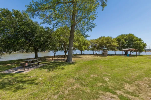 $175,000 | 152 West Oak Shadows, Onalaska, TX 77360