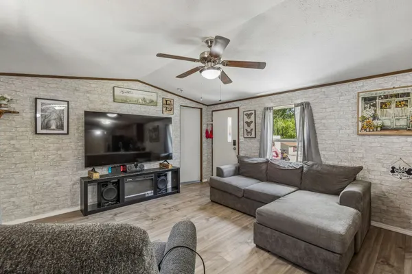 $175,000 | 152 West Oak Shadows, Onalaska, TX 77360