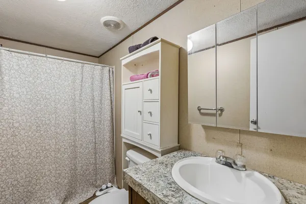 $175,000 | 152 West Oak Shadows, Onalaska, TX 77360