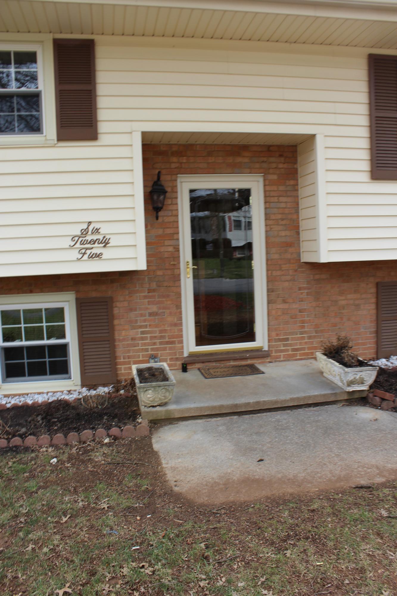 625 Magnolia Road Roanoke, VA 24019 - Photo 3 of 20 IMG_0593