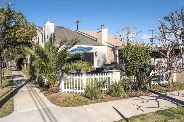 $5,800 | 601 12th Street, Huntington Beach, CA 92648