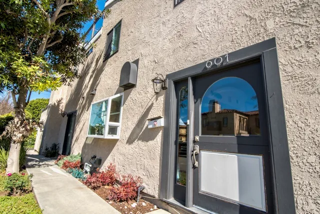 $5,800 | 601 12th Street, Huntington Beach, CA 92648