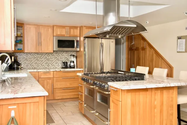 $5,800 | 601 12th Street, Huntington Beach, CA 92648