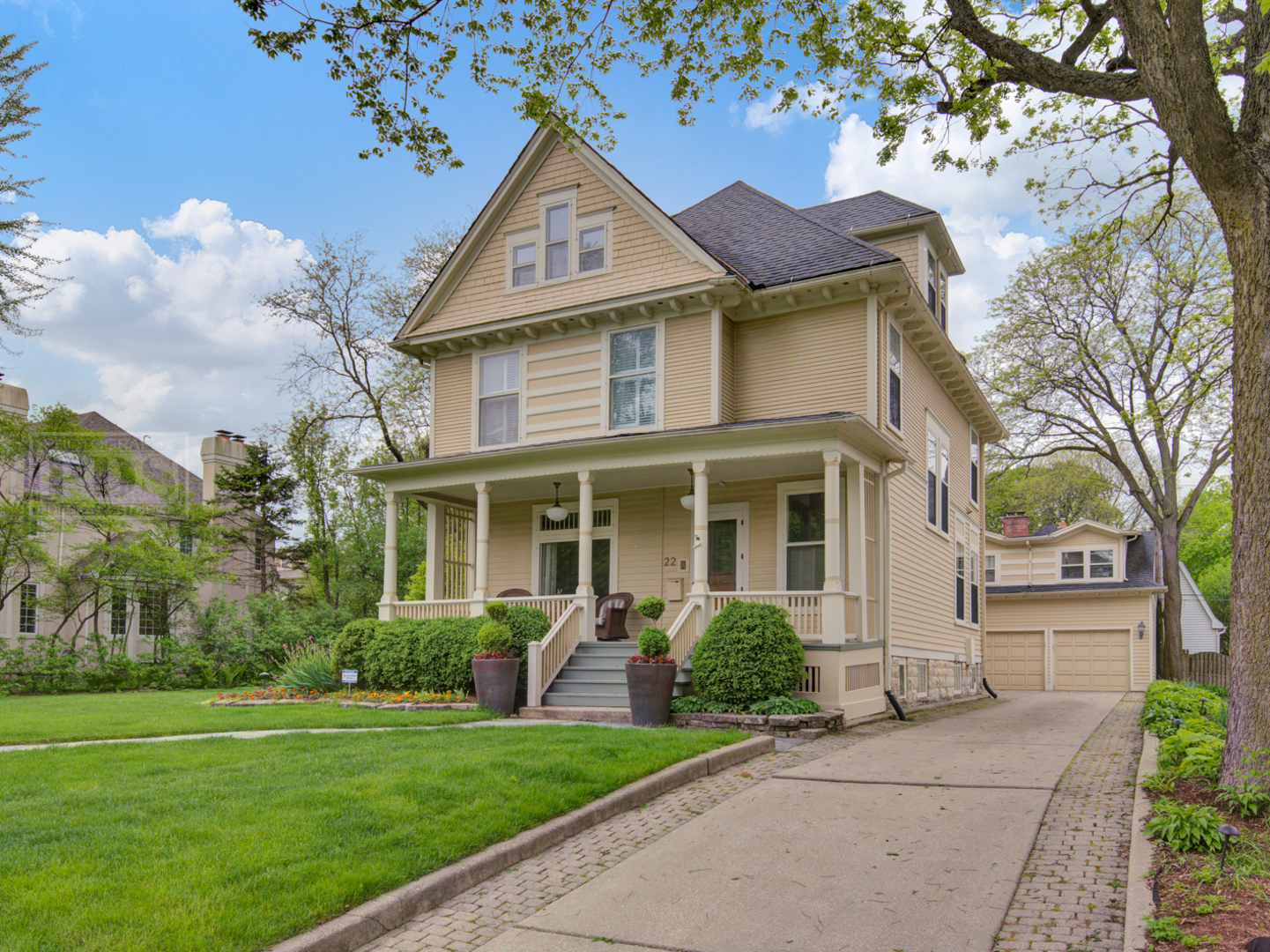 22 Orchard Place Hinsdale, IL 60521 - Photo 2 of 34 a front view of a house with a garden