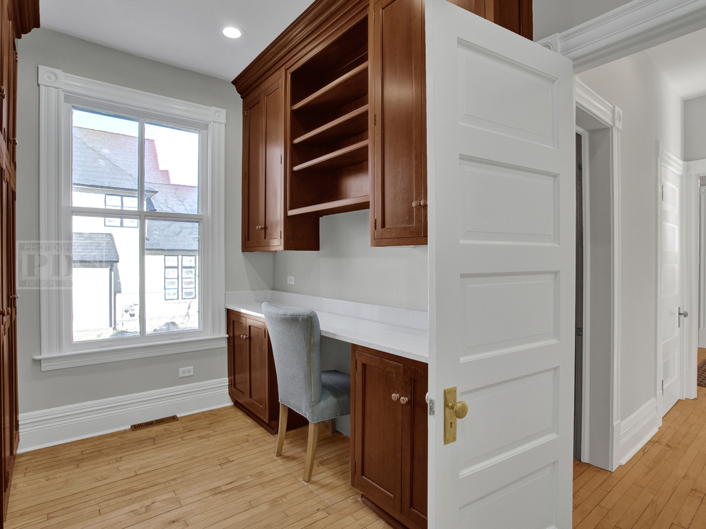 22 Orchard Place Hinsdale, IL 60521 - Photo 17 of 34 a view of cabinets and window