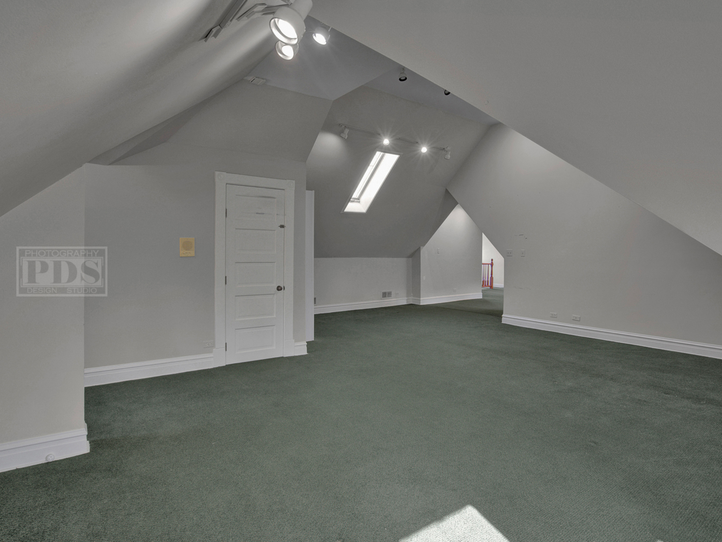 22 Orchard Place Hinsdale, IL 60521 - Photo 30 of 34 an empty room with wooden floor and windows