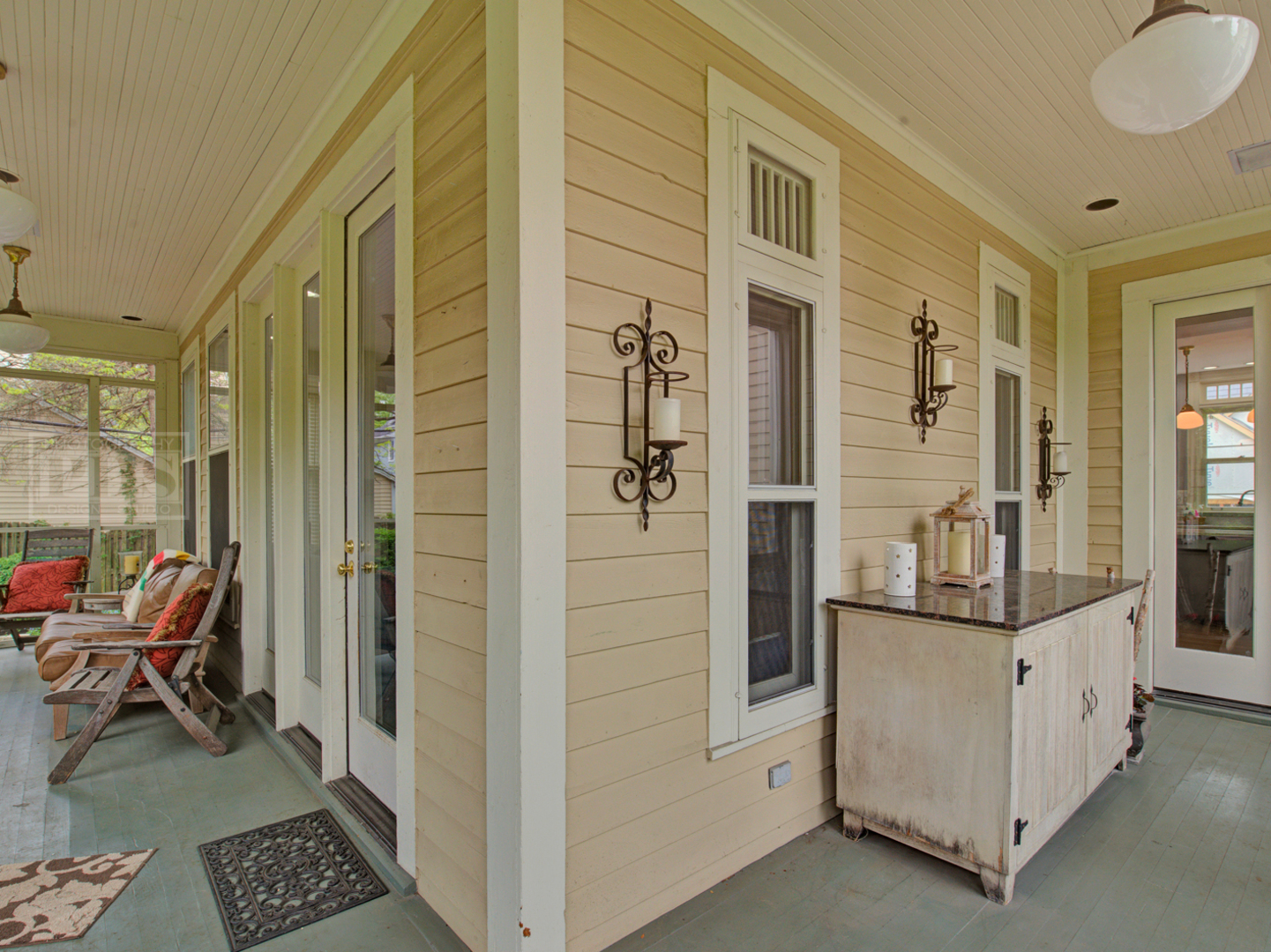 22 Orchard Place Hinsdale, IL 60521 - Photo 8 of 34 a bathroom with a tub and shower
