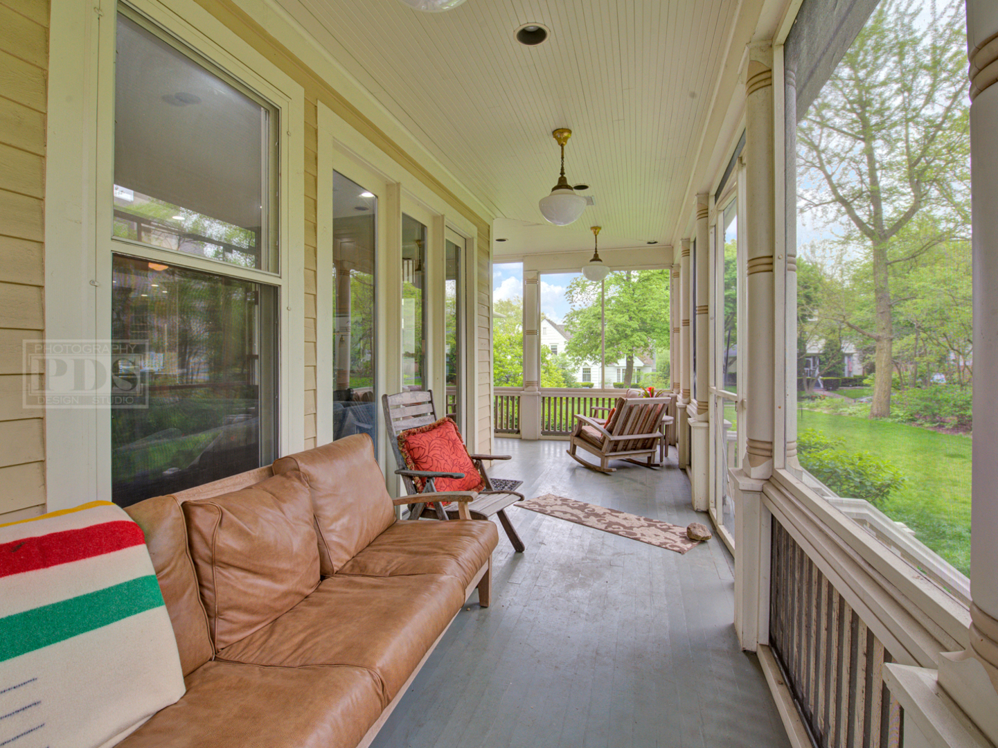 22 Orchard Place Hinsdale, IL 60521 - Photo 9 of 34 a living room with patio furniture and garden
