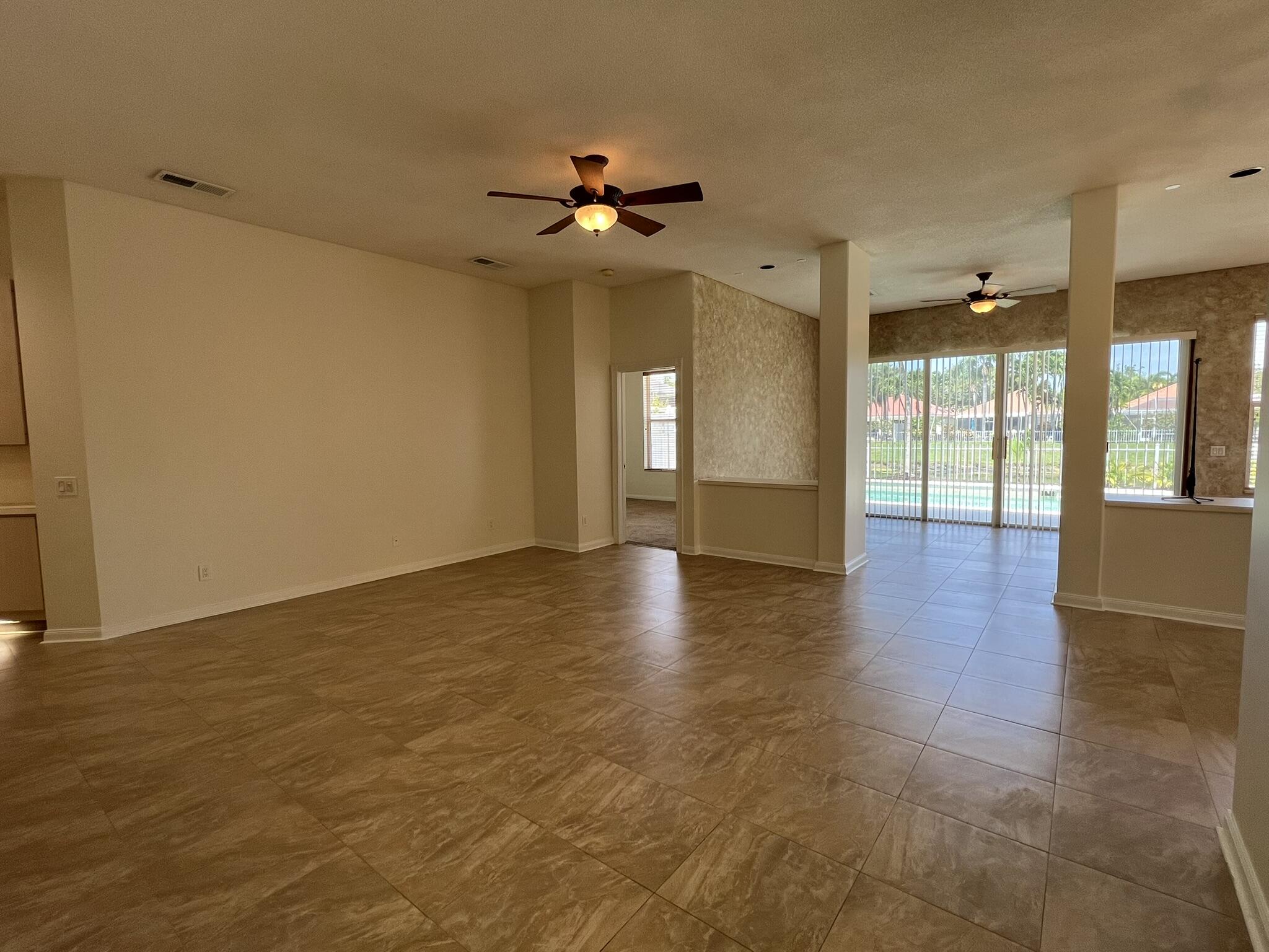 244 Hampton Place Jupiter, FL 33458 - Photo 4 of 31 Living Space