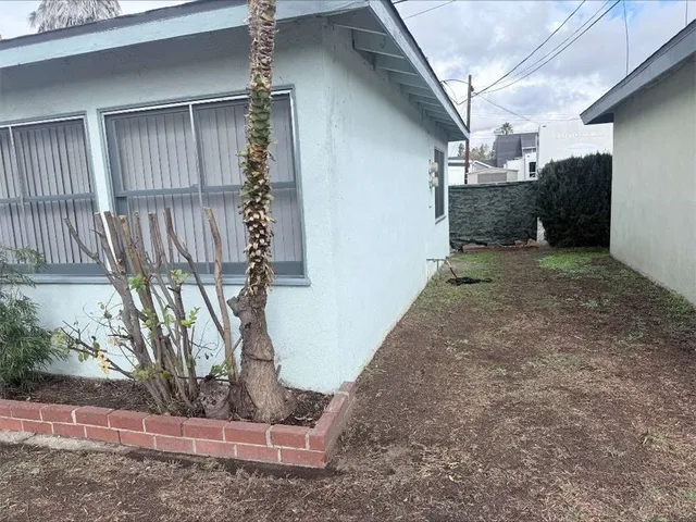 a picture of a building