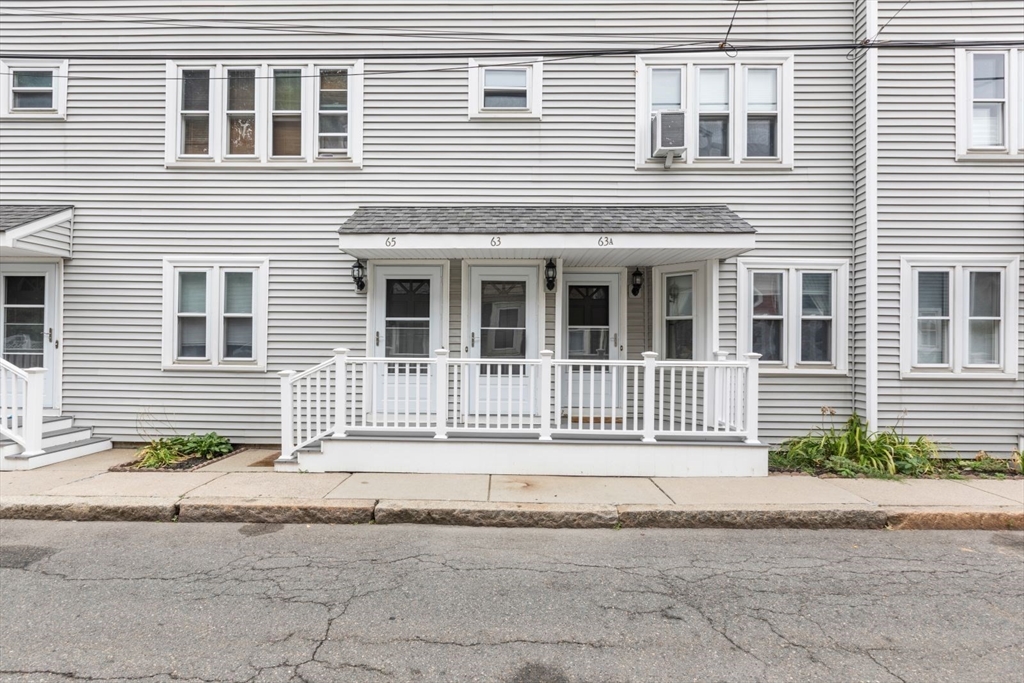 63 Bolton Street, Unit 63 Boston, MA 02127 - Photo 20 of 29 a front view of a house