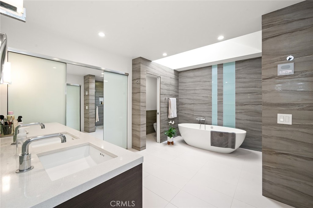 17 Rippling Streme Irvine, CA 92603 - Photo 20 of 54